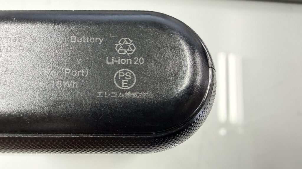 エレコムの10000mhモデル。こちらも毎日使用で2年半でトラブル知らず