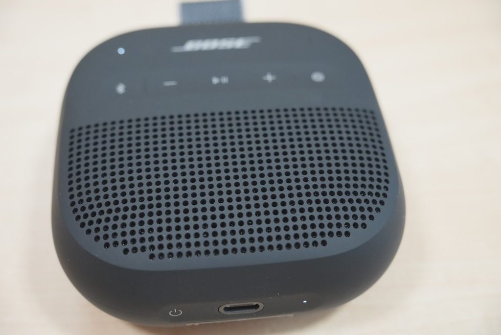 BOSE SoundLink Micro第2世代の前面グリルを近くから見た外観